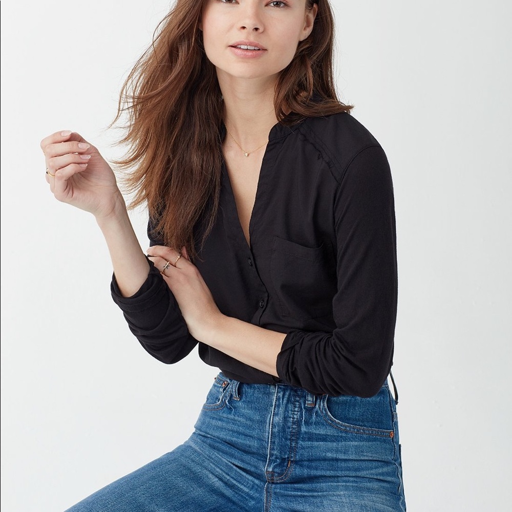 V-NECK BUTTON-DOWN BLOUSE / SHIRT (BLACK)